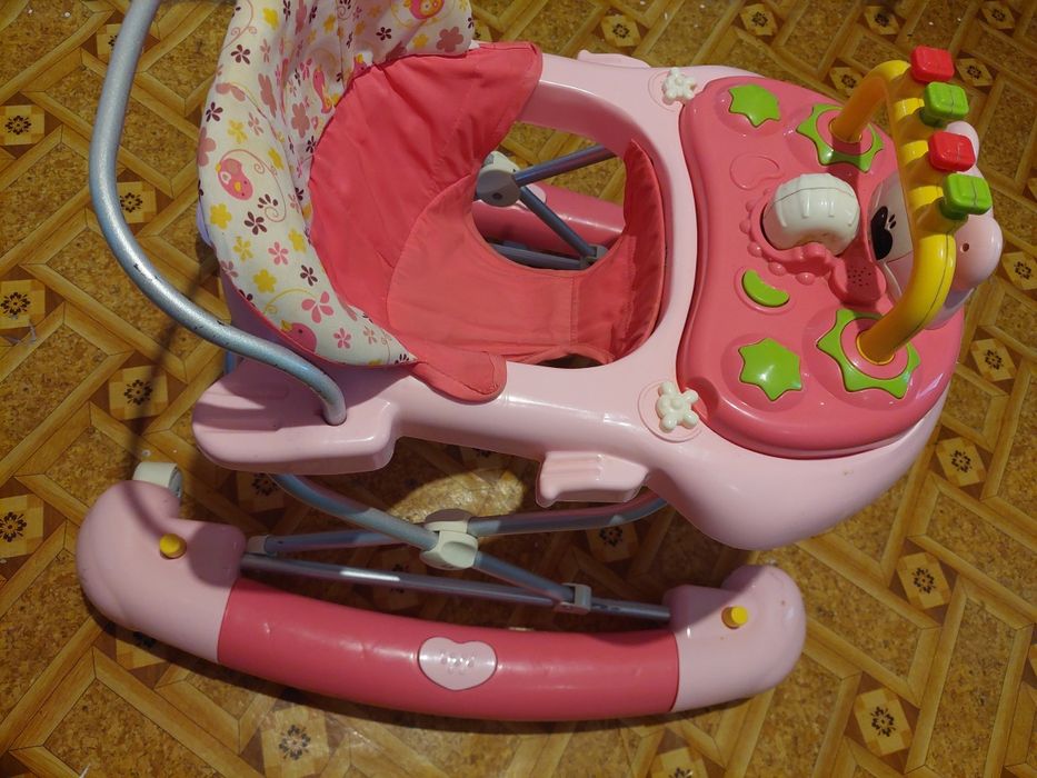 Дитячі ходунки. Стан задовільний, вигляд охайний.