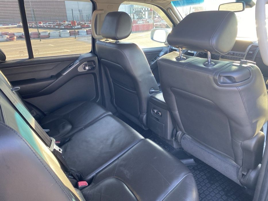 NISSAN Pathfinder 4.0 V-6 2007 р. 7 місць
