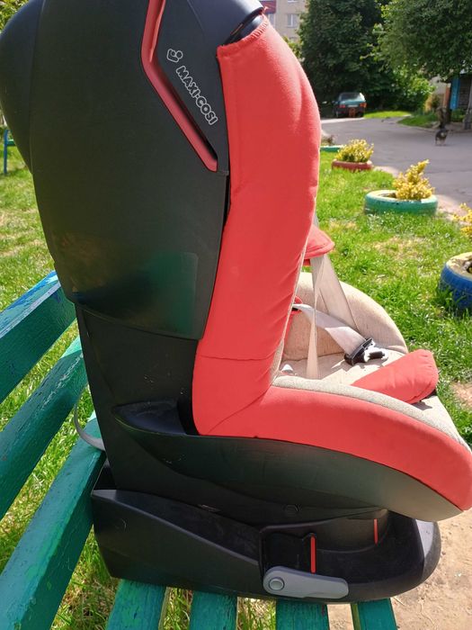 Авто крісло "MAXI-COSI"