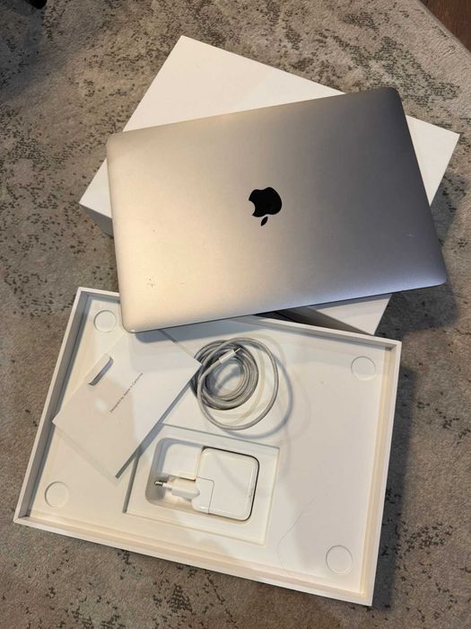 Komputer Apple Macbook 13" M1 Model A2337 256 GB