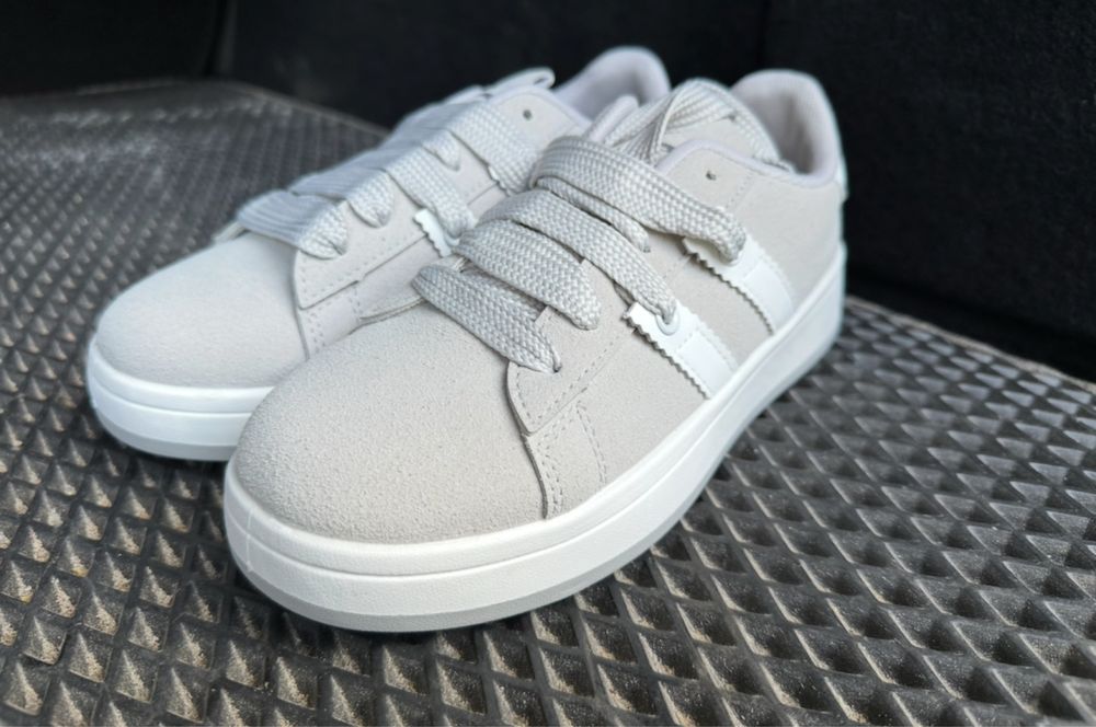 Кросівки жіночі, нові