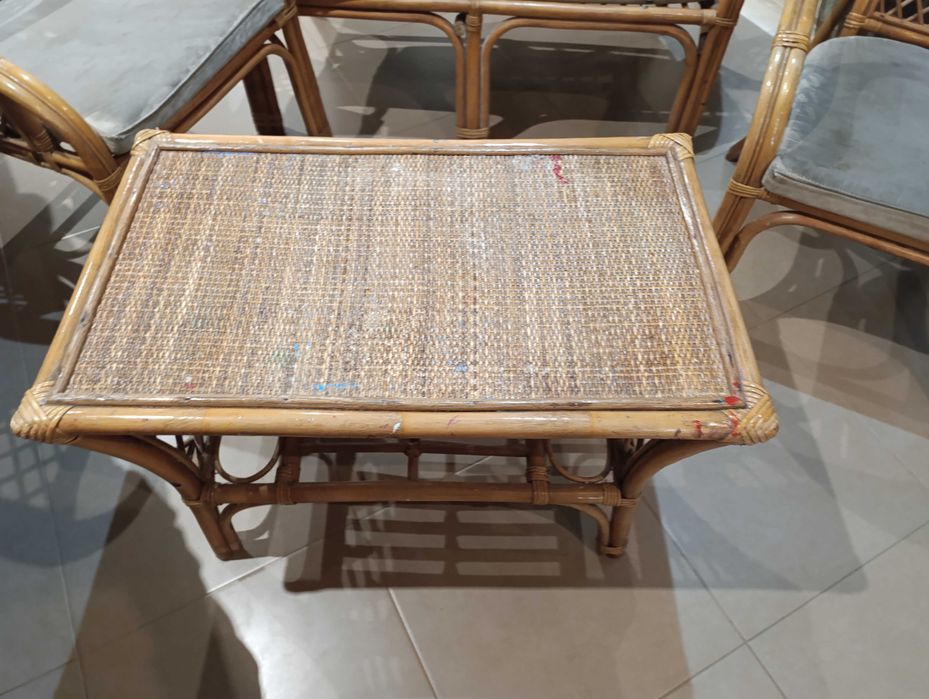 Conjunto mesa, 2 sofás individuais e um sofá 2 lugares