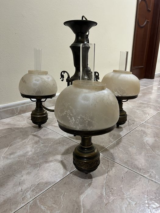 Candeeiro de teto antigo