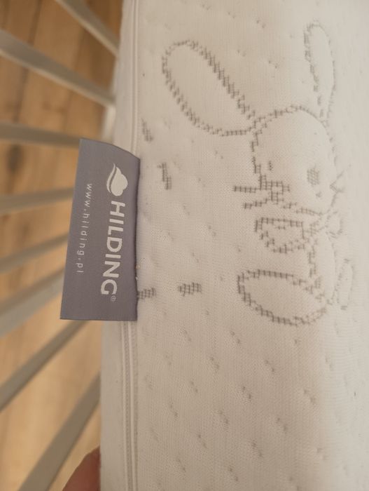 Łóżeczko niemowlęce plus materac i ochraniacz