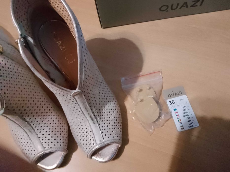 Buty na obcasie Quazi
