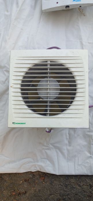 Продам витяжку с мотором,на 220/380в