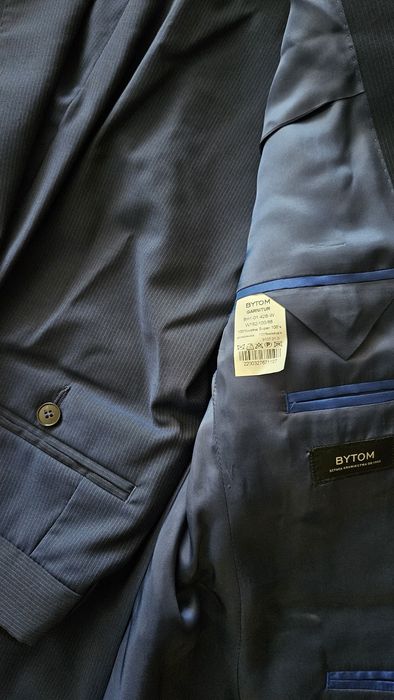 Bytom Garnitur Marynarka M/L klasyczny granat w delikatny prążek. Nowy