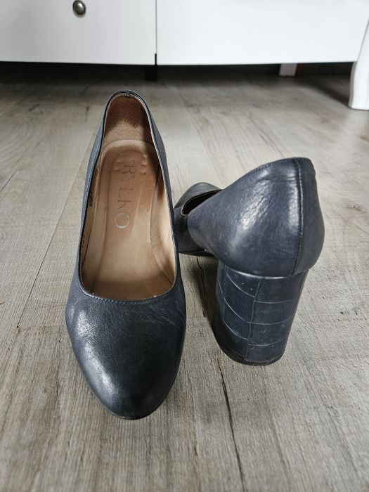 Buty 37 Ryłko Skóra Skórzane Na Słupku Czółenka Granatowe