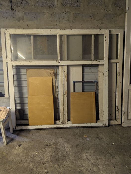 Продам Не дорого:Балконные двери с коробом,Балконные рамы,оконные рамы.Сосна высшего качества.Остекление.Состояние-Добре.