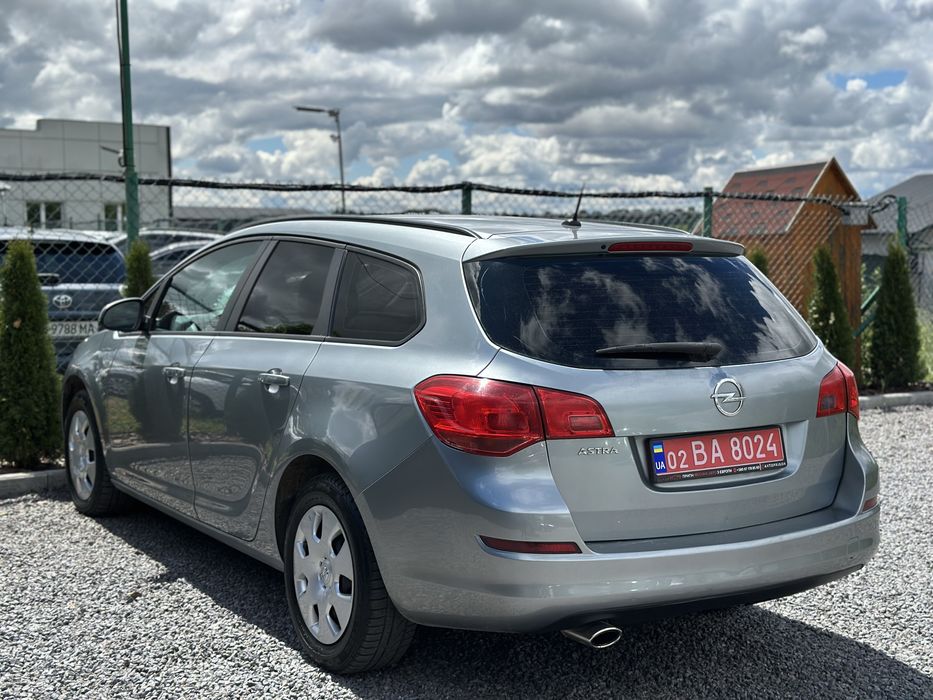 Продам Opel Astra J 2011