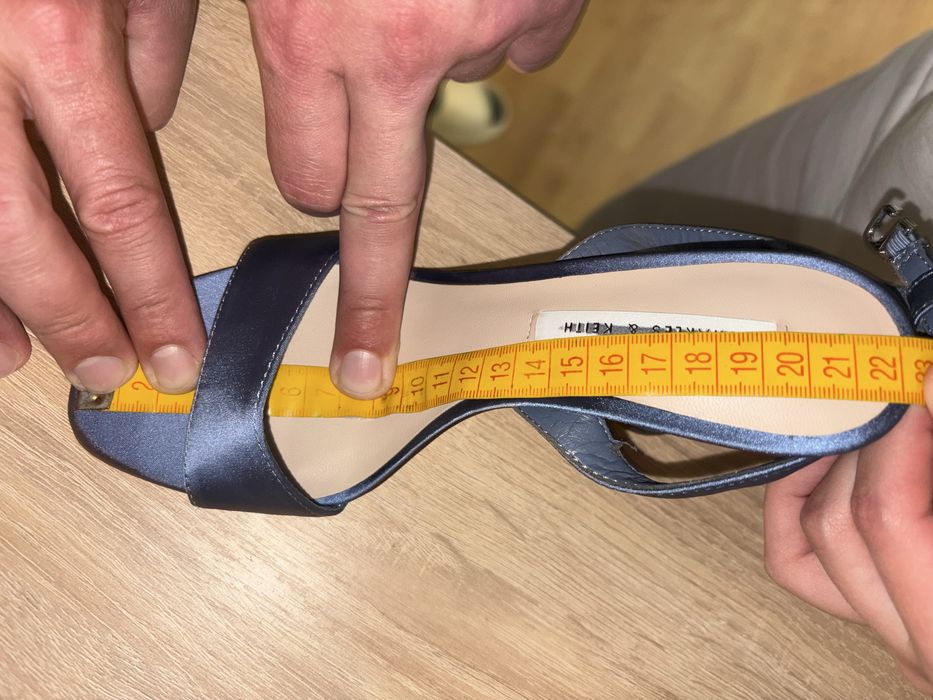 Босоніжки charles and keith