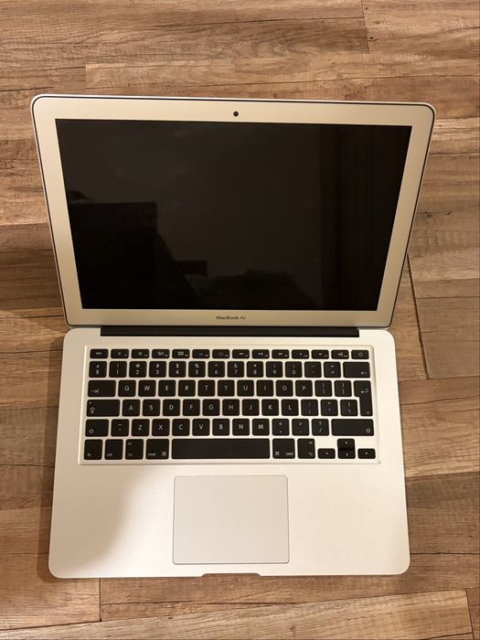 Laptop MacBook Air A1466 13.3’’ 8GB RAM
