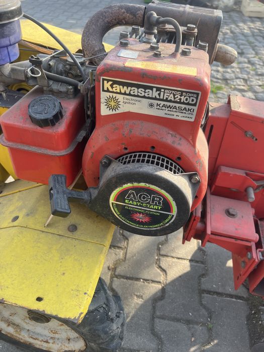 Zamiatarka kawasaki fa210D texas glebozgryzarka