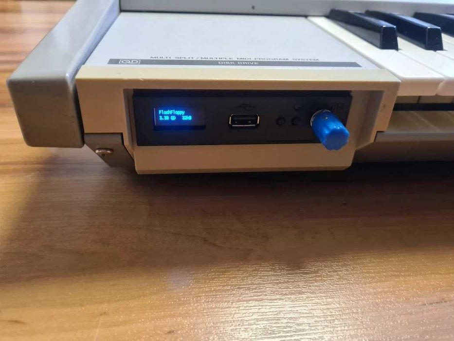 Akai X7000 12-bit Sampler - ze stacją Gotek - (S-900 z klawiaturą)