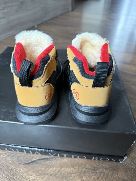 Нові дитячі зимові чобітки