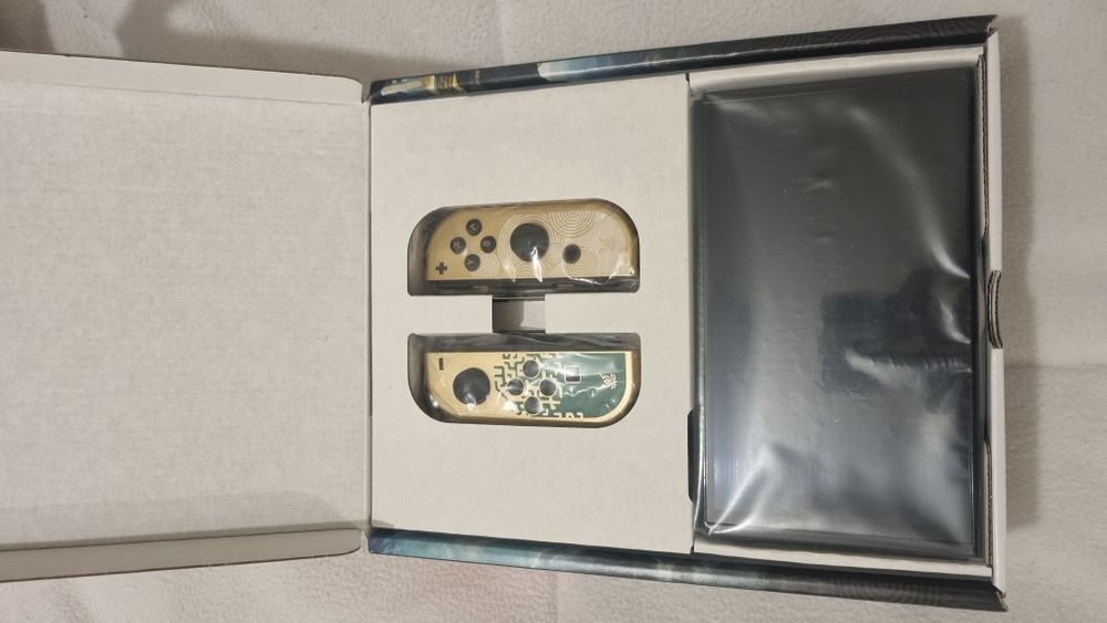 Nintendo Switch OLED The Legend of Zelda Tears of the Kingdom Edition