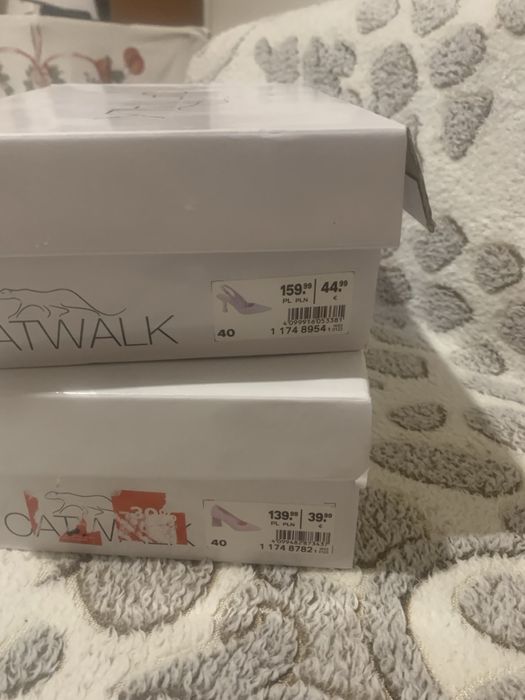 В продажі туфлі та босоніжки