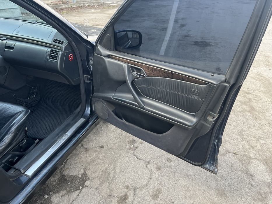 Мерседес Бенз 210