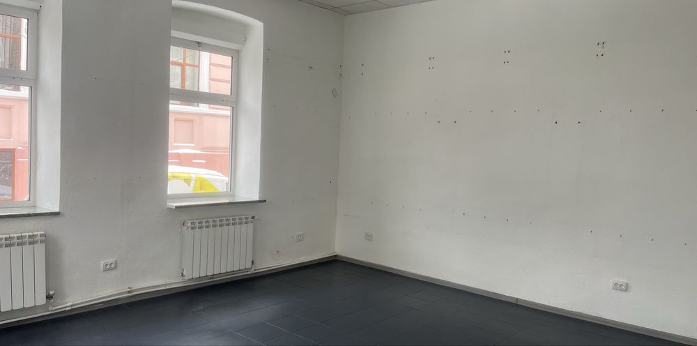 Оренда комерційного приміщення в центрі Чернівців, 76 м²