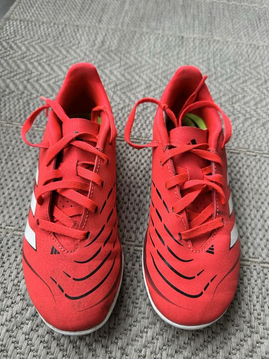 Buty dziecięce piłkarskie turfy Adidas Predator r. 33