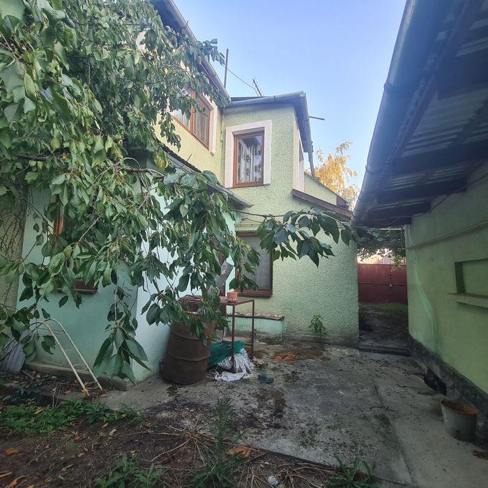 Продається будинок в м.Берегове , неподалік центру.