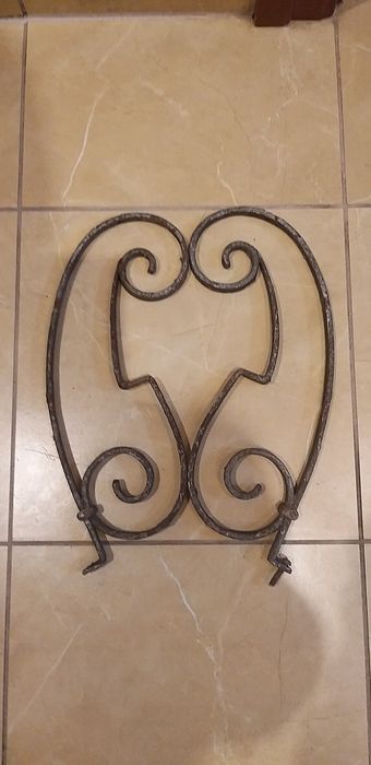 Kuty przedwojenny element dekoracyjny.