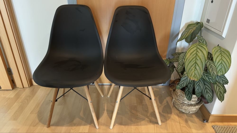 Cadeiras pretas 02 unidades