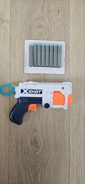 Xshot pistolet zabawkowy 8 strzałek