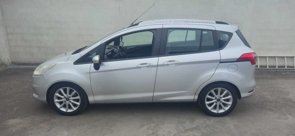 Ford B-Max — fotografia 4