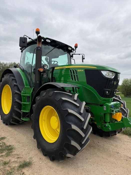 John Deere 6210R