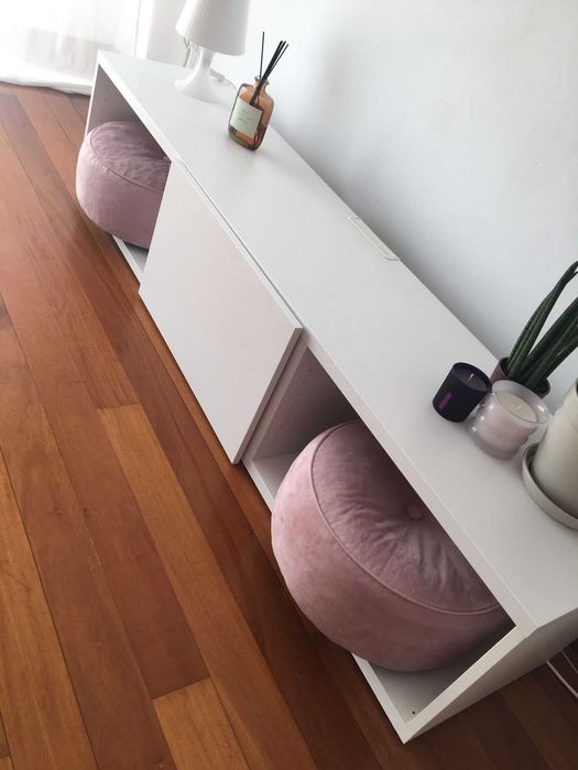 Rack para TV IKEA com 1 porta SEMI NOVO!!