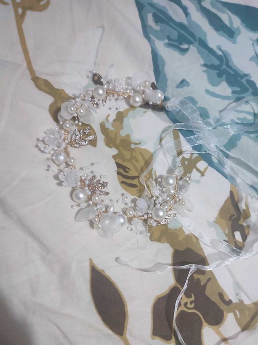 Wianek biało złoty