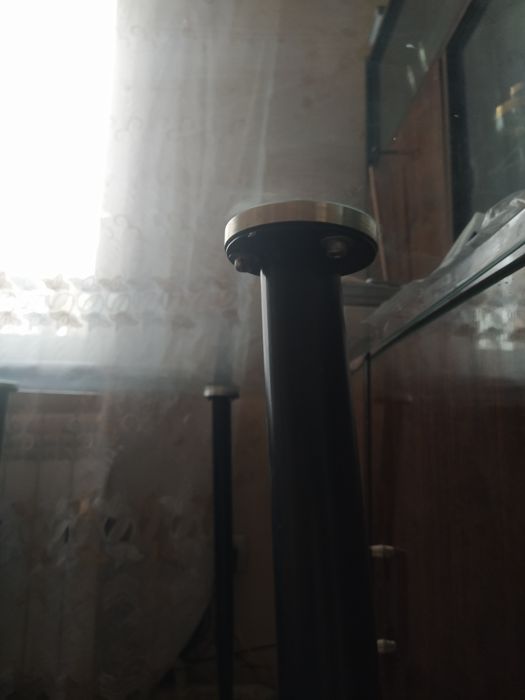 Продам стеклянный стол