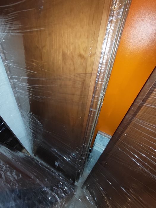 Vendo 2 mesinhas de cabeceiras , cómoda e roupeiro de cerejeira