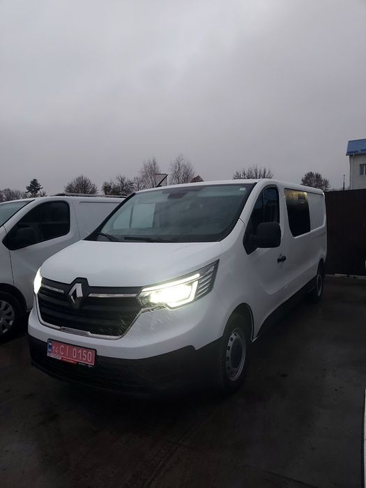 Оригінальний вантажо-пасажир 5 місць, 2022 рік, 2,0 дизель, Автомат.