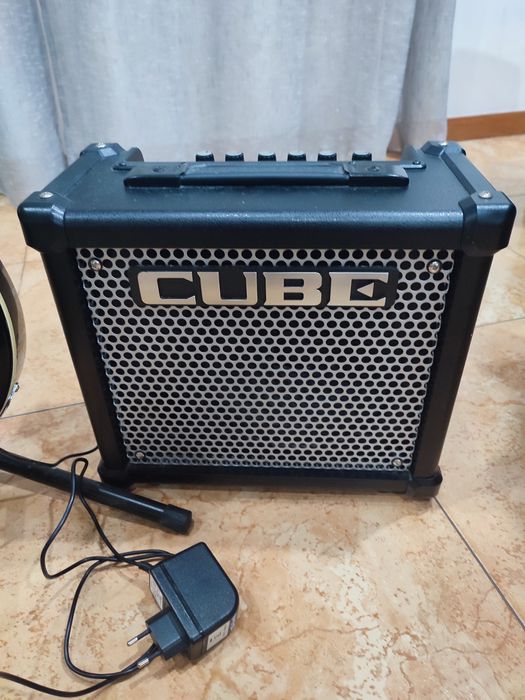 Guitarra elétrica Harley Benton mais Combo.