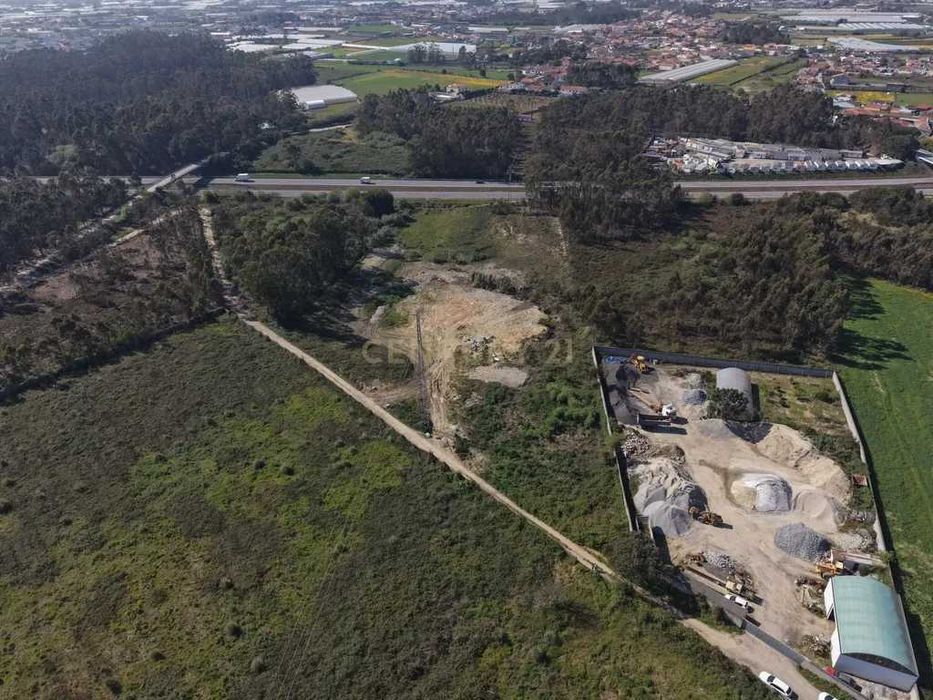 Terreno, com 16 000m², para construção de armazéns, em zona industrial de Laúndos, Póvoa de Varzim