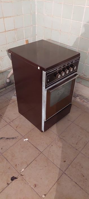 Продаю хорошу газову плиту
