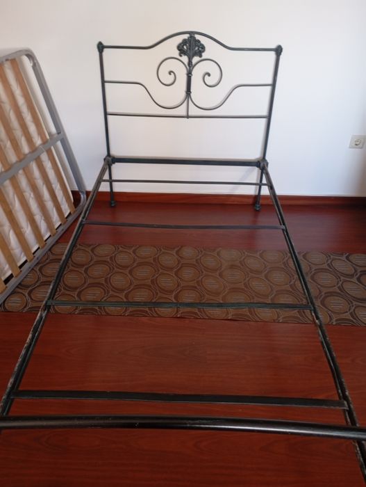 Cama de solteiro de ferro maciço