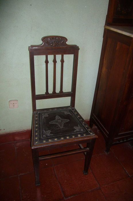 Mobilia de sala de jantar arte nova
