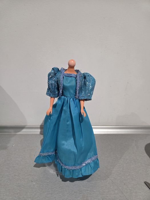 Suknia vintage dla lalek typu Barbie
