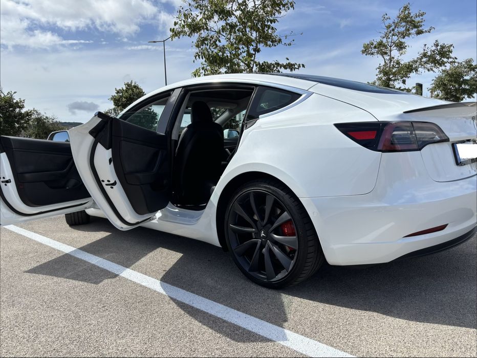 Tesla Model 3 — fotografia 3