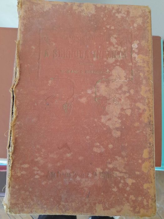 Livro antigo "A Senhora Infanta"
