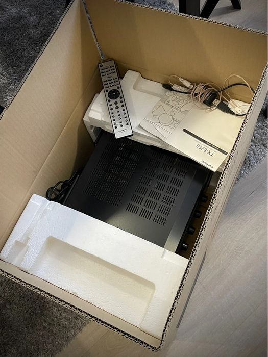 Amplituner Onkyo TX-8250