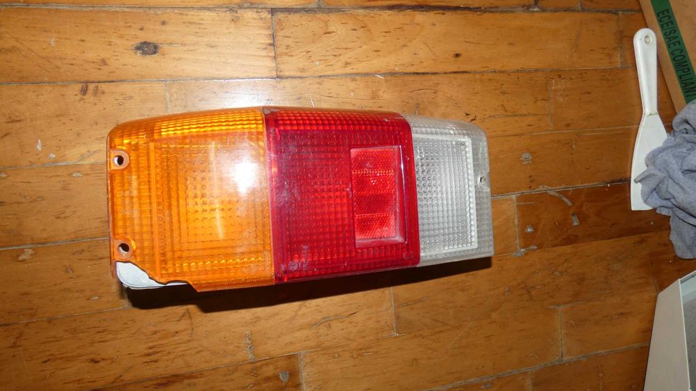 Farolim Nissan Vanette (partido)