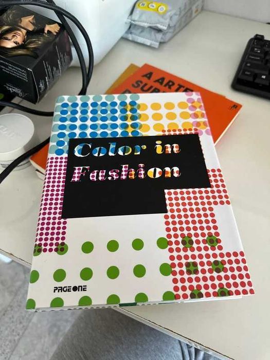 livro Color in fashion