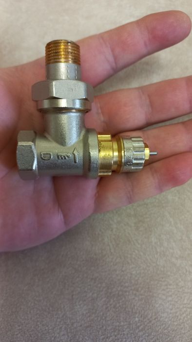 Клапан радиаторный Danfoss угловой