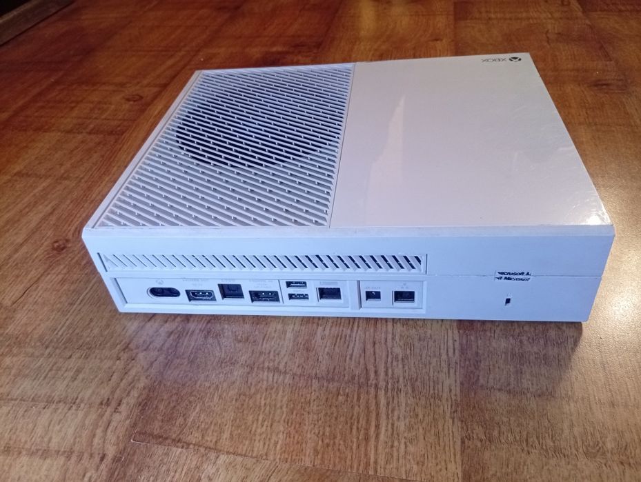 Xbox one 500Gb plus gry