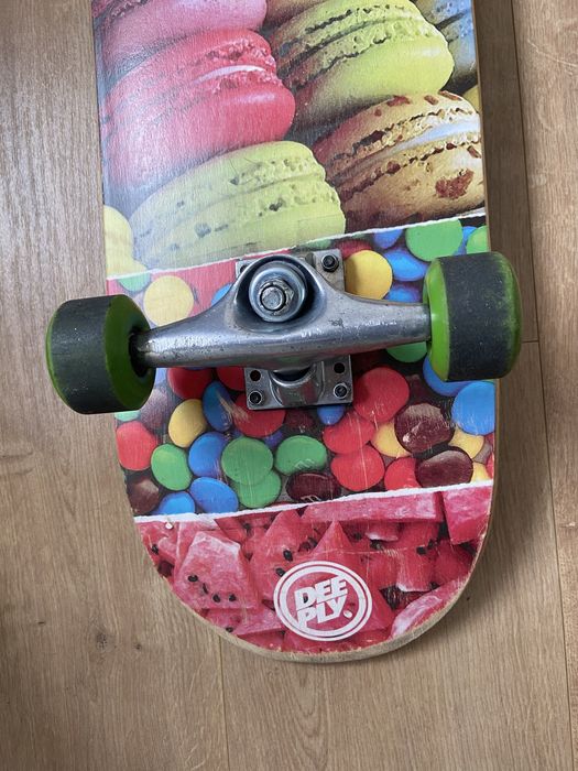 Skate Em bom estado Marca Deeply