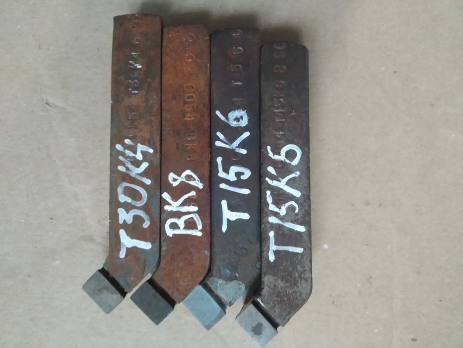Продам резцы токарные.